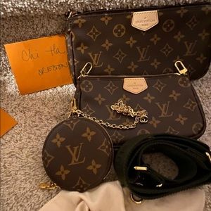 Multi pochette khaki strap. Brand new. Whole set—sold!